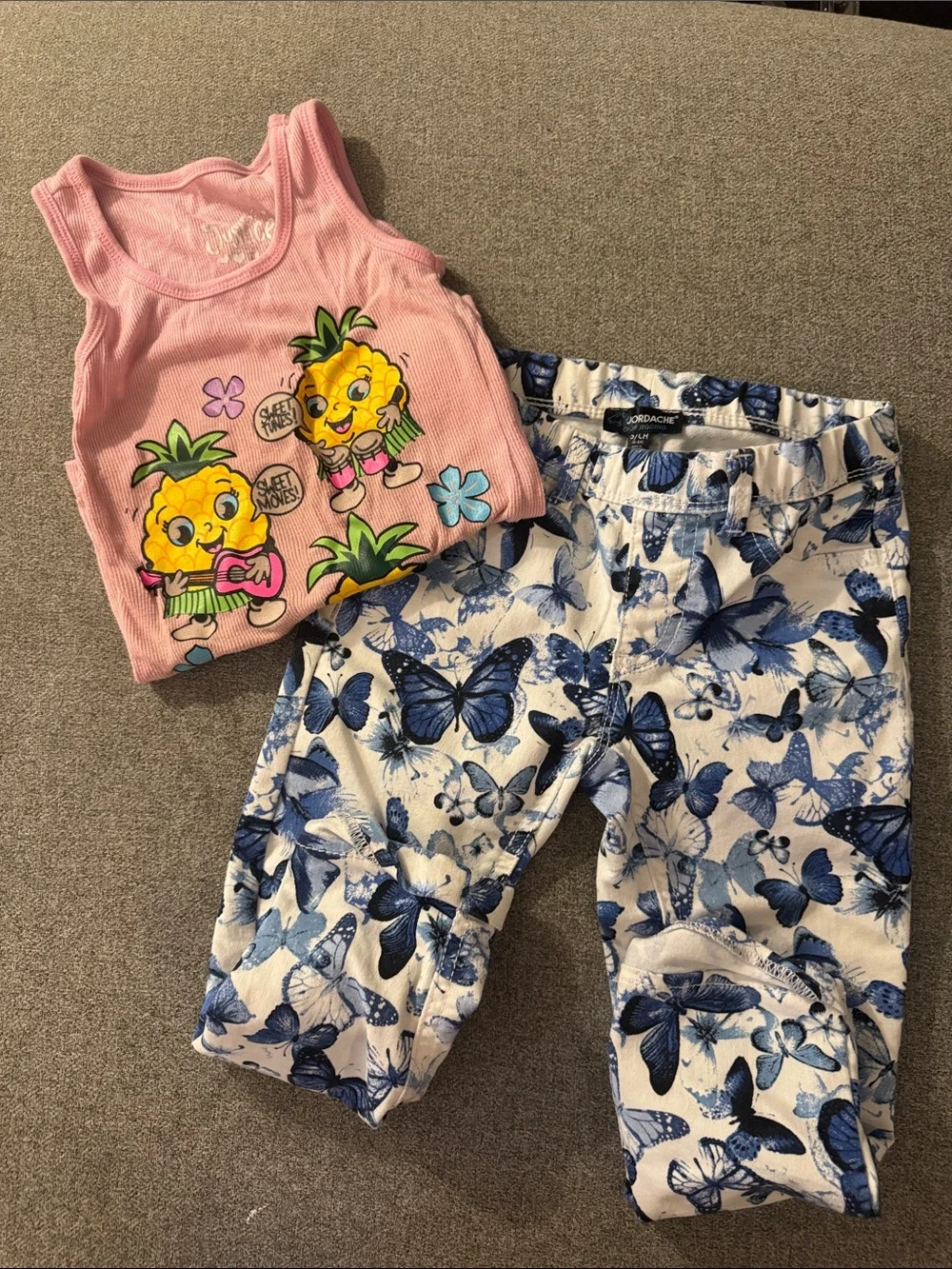 5/$15- Girl’s bundle size small